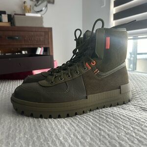 Nike Theioth Green Boots